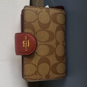Medium Corner Zip Wallet In Signature Canvas